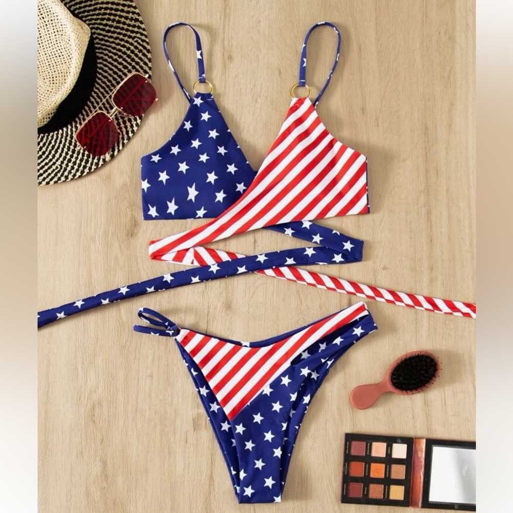 Star and Stripe Print Wrap
Bikini Swimsuit